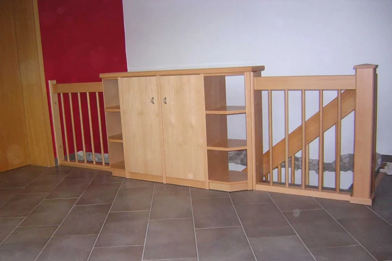 Tischlerei Torsten Mertens - Meisterfachbetrieb - Tischlermeister - Tischlerwerkstatt - Referenzen und Projekte - Geländer-mit-Schrank