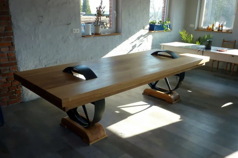 Tischlerei Torsten Mertens - Meisterfachbetrieb - Tischlermeister - Tischlerwerkstatt - Referenzen und Projekte - Regal - Möbel für Wohnräume, Küchen, Bäder, Flure, Hauswirtschaftsräume- großer Holztisch